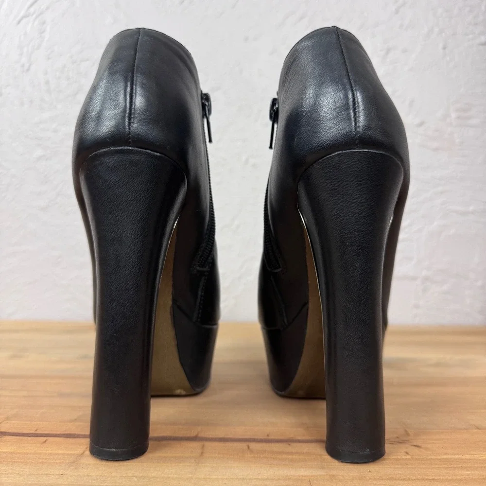 2010s Tumblr grunge girl black leather platform booties Zigi Soho size 6